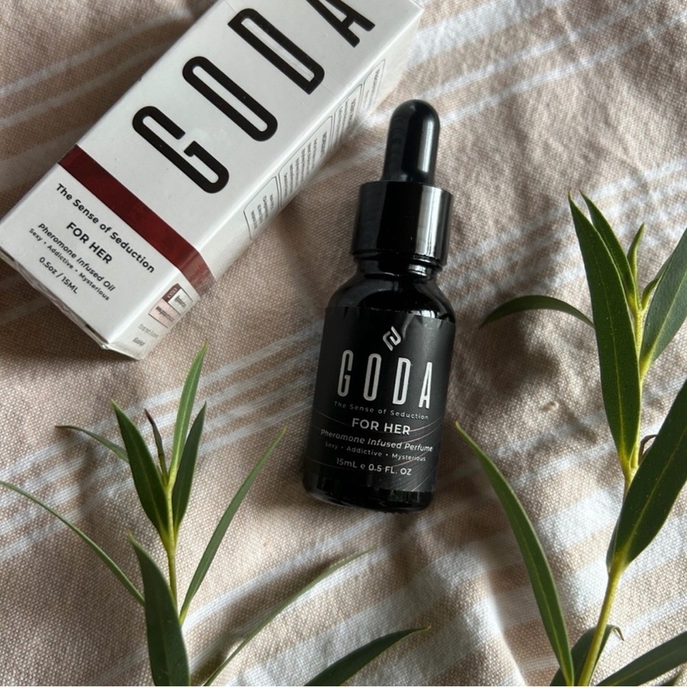 For Her Pheromone-Infused Oil Serum — Black Dropper Bottle
